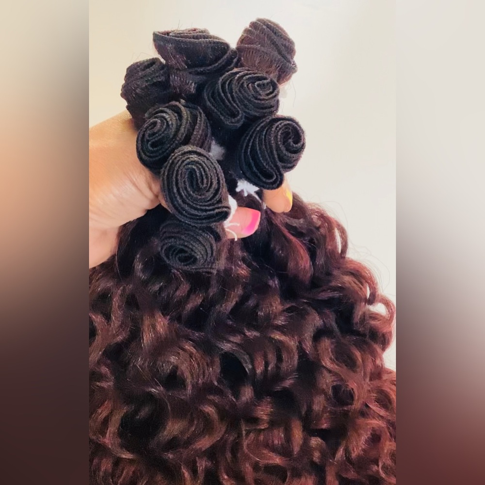 This set includes 8pieces of two-tone extensions, each measuring 20inch length.